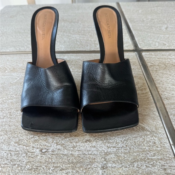 Bottega Veneta Shoes - Bottega Veneta Black Leather Slides